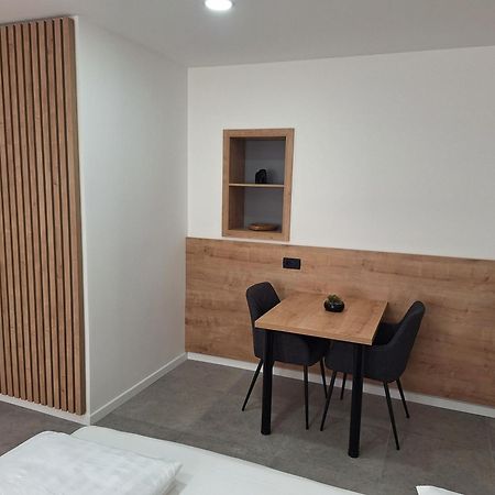 Apartamento Prenocisca Kralj Komenda Exterior foto